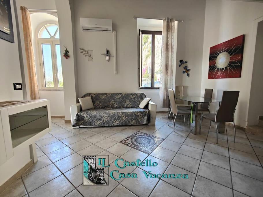 Il Castello Casa Vacanza Salerno Bagian luar foto