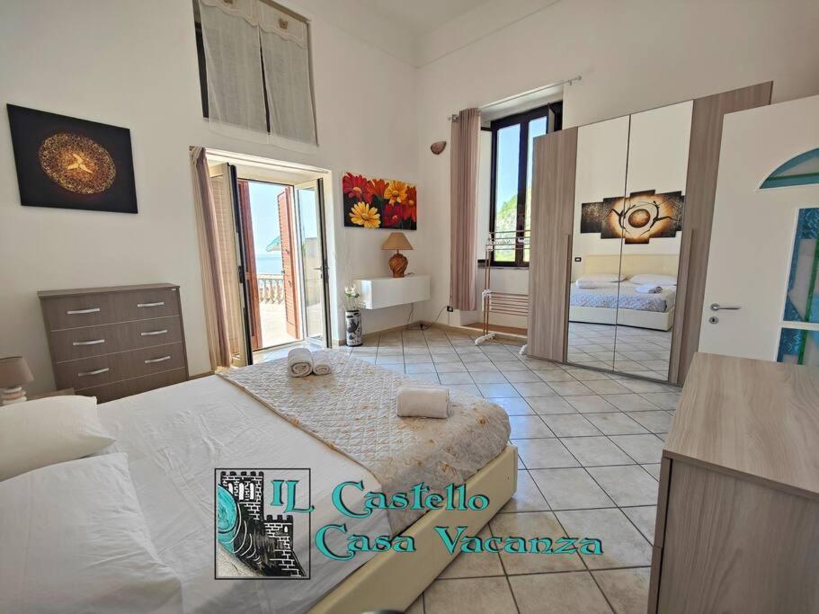 Il Castello Casa Vacanza Salerno Bagian luar foto